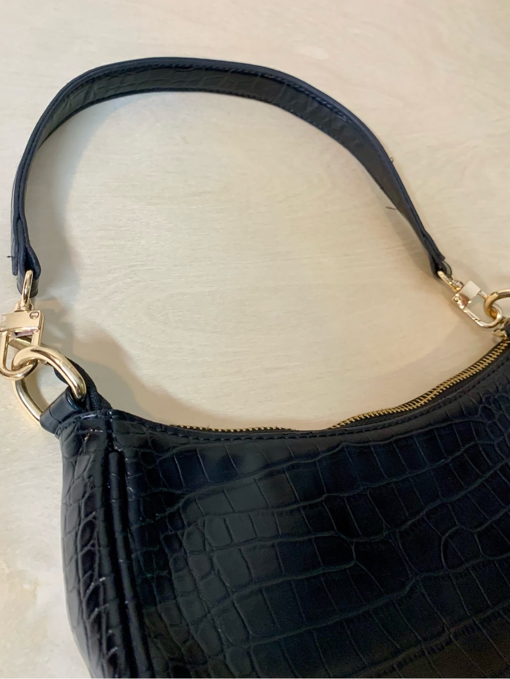 Classic Black Croc-Embossed Shoulder Bag - Great Condition - Picture 2 of 8